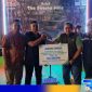Caption: Kepala BPJamsostek Madura Indriyatno, saat memberikan penghargaan kepada Kantor Pos Sampang, (dok/mc).