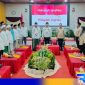 Caption: pasangan Aba Idi - Ra Mahfud bersama sejumlah ulama', tokoh dan pimpinan parpol pengusung, saat mendaftar ke KPU Sampang, (dok. regamedianews). 