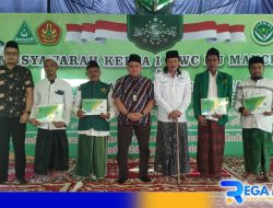 BPJS Ketenagakerjaan Madura Serahkan Kartu Kepesertaan Kepada Guru Ngaji