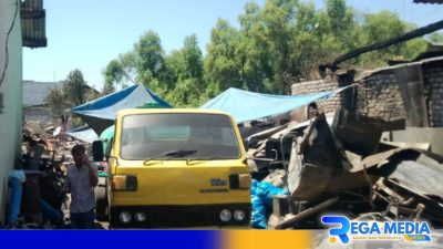 Dampak Kebakaran Gudang, Rumah Warga Sampang Rata Jadi Arang