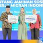 Caption: penyerahan santunan kematian kepada ahli waris PMI yang meninggal di negara penempatannya di Jepang, (dok: regamedianews).