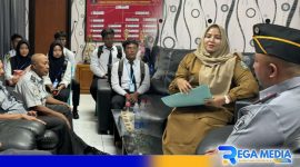 Caption: Kalapas Narkotika Pamekasan sambut kedatangan guru pembimbing bersama tujuh siswa magang, (dok. regamedianews). 