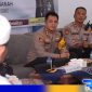 Caption: Kapolres Sampang didampingi Kapolsek Sokobanah saat kunker dan silaturahmi dengan tokoh ulama serta tokoh masyarakat, (dok. Humas Polri). 
