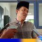 Caption: Ketua Panitia Pemilihan Kecamatan Omben (Nur Jamal) saat diwawancara awak media, (dok. regamedianews). 