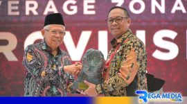 Caption: Wapres RI (Makruf Amin) saat menyerahkan paritrana award, (dok. foto istimewa). 