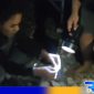 Caption: anggota Polres Sampang menemukan barang bukti sabu di pekarangan rumah warga Sokobanah, (dok. regamedianews). 