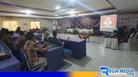 Caption: rapat pleno terbuka rekapitulasi DPSHP dan penetapan DPT Pilkada 2024, di aula hotel wisata Camplong, (dok. regamedianews). 