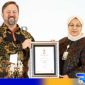 Caption: Direktur Pelayanan BPJS Ketenagakerjaan (Roswita Nilakurnia), saat terima penghargaan TBCCI 2024.