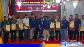 Caption: pose bersama usai rapat pleno KPU Bangkalan tentang penetapan DPT Pilkada 2024, (dok. regamedianews). 