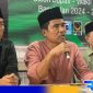 Caption: paslon Cabup-Cawabup Mathur-Jayus saat penyampaian pernyataannya di Posko Bangkalan Maju, (dok. regamedianews). 