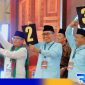 Caption: tiga pasangan Cabup-Cawabup Pamekasan tunjukkan perolehan nomor urut, (dok. KPU Pamekasan). 
