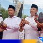 Caption: Ketua KPU Sampang berdampingan dengan paslon Jimad Sakteh saat pelepasan merpati, (dok. regamedianews). 