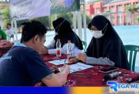Caption: petugas kesehatan melakukan pendataan dan pemeriksaan kesehatan warga binaan Lapas Narkotika, (dok. regamedianews). 