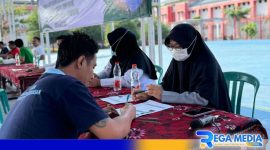 Caption: petugas kesehatan melakukan pendataan dan pemeriksaan kesehatan warga binaan Lapas Narkotika, (dok. regamedianews). 