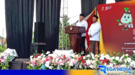 Caption: Cabup dan Cawabup Sampang nomor urut 02 (Aba Idi - Ra Mahfud), saat deklarasi kampanye damai Pilkada 2024, (dok. regamedianews). 