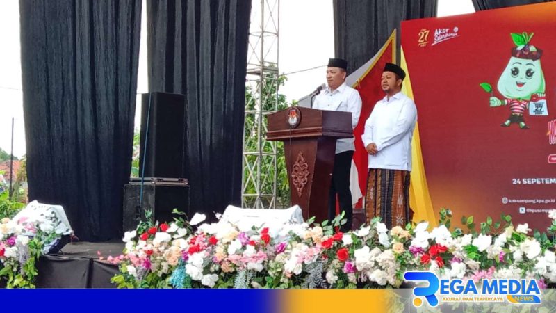 Caption: Cabup dan Cawabup Sampang nomor urut 02 (Aba Idi - Ra Mahfud), saat deklarasi kampanye damai Pilkada 2024, (dok. regamedianews). 