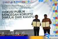 Caption: Rektor UTM tunjukkan Penandatanganan kerjasama dan diskusi publik bersama ICW, (dok. regamedianews).