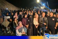 Caption: Komunitas Lara Collective Bangkalan pose bersama, (dok. regamedianews). 
