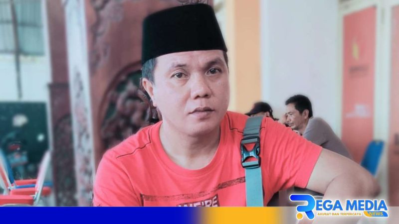 Caption: Arifin salah satu pemuda Desa Banyumas Kabupaten Sampang, (dok. regamedianews). 