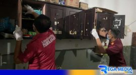 Caption: petugas Lapas Narkotika Kelas IIA Pamekasan rutin melakukan penggeledahan kamar napi. 