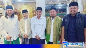 Pasangan Manfaat Ajak Warga Jaga Tradisi “Cocoghen” Dalam Perayaan Maulid di Bangkalan