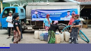 Warga Terdampak Kekeringan di Bangkalan Dapat Bantuan Air Paslon ManFaat