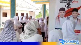 Caption: kaum ibu-ibu saat deklarasikan dukungan kepada paslon Jimad Sakteh, di posko tim pemenangan Kecamatan Omben, (dok. regamedianews). 