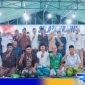 Caption: H.Slamet Junaidi diapit beberapa tokoh ulama dan pemuda Desa Tobai Barat, (dok. regamedianews). 