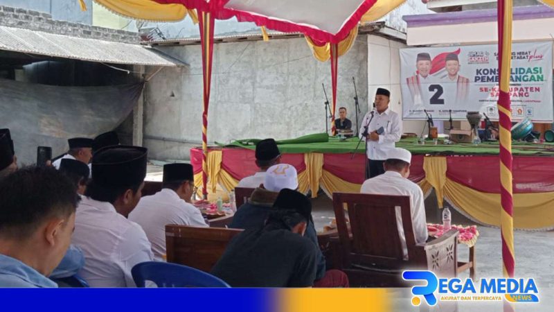 Caption: H.Slamet Junaidi (Aba Idi), saat memaparkan 'Sampang Hebat Bermartabat Plus' dalam konsolidasi di wilayah Kecamatan Torjun, (dok. regamedianews). 