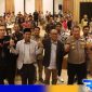 Caption: Kabid Humas Polda Jatim (Kombes Pol Dirmanto) pose bersama dengan Komisioner KPU Jatim, Kasi Humas Polres jajaran dan perwakilan awak media se-Madura. 