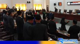 Caption: suasana prosesi pelantikan empat pimpinan DPRD Sampang definitif, (dok. regamedianews). 