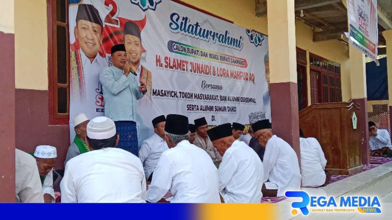 Caption: Calon Bupati Sampang H.Slamet Junaidi menyampaikan sambutannya saat silaturahmi dengan kiai dan alumni, di Ponpes Taman Anom Omben, (dok. regamedianews). 