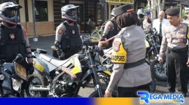 Caption: Wakapolres Sampang cek kesiapan kendaraan dinas pengamanan Pilkada 2024, (dok. Humas Polri). 
