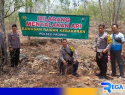 Lahan Jati di Proppo Pamekasan Dipasangi Spanduk