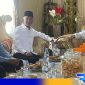 Caption: Cabup Bangkalan Lukman Hakim tengah bersama Said Abdullah dan KH Imam Bukhori, (dok. regamedianews). 