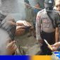 Caption: anggota Polsek Larangan tunjukkan pisau yang digunakan pelaku menusuk korban, (dok. regamedianews). 