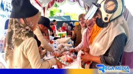 Caption: antusias warga saat mengunjungi gerai 'Gerakan Pangan Murah' didepan Monumen Trunojoyo Sampang, (dok. regamedianews). 