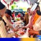 Caption: antusias warga saat mengunjungi gerai 'Gerakan Pangan Murah' didepan Monumen Trunojoyo Sampang, (dok. regamedianews). 
