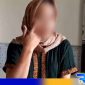 Caption: korban (S) menunjukkan lebam diwajah akibat peristiwa penganiyaan yang dialaminya, (dok. regamedianews). 