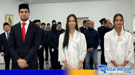 Caption: tiga pemain sepak bola kelahiran Belanda resmi menjadi Warga Negara Indonesia. 