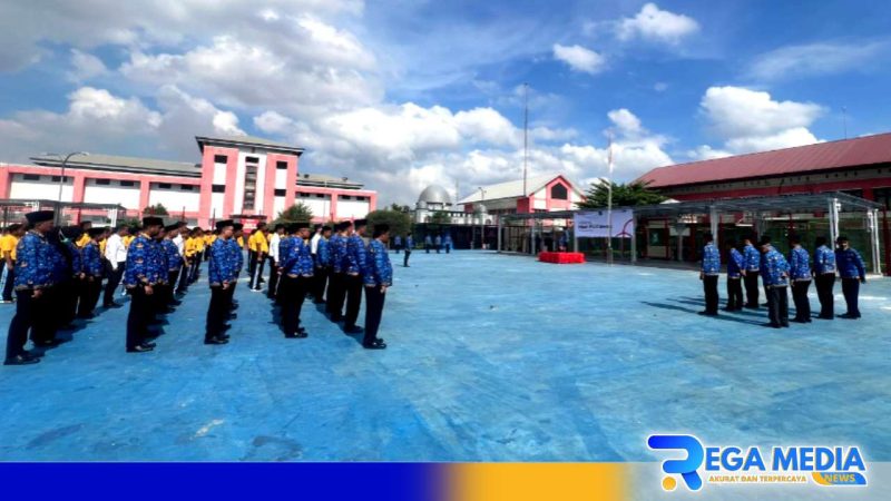 Caption: Lapas Narkotika Pamekasan saat gelar upacara peringatan Hari Pahlawan, (dok. regamedianews). 