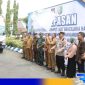 Caption: pelepasan ekspor perdana rumput laut gracilaria ke pasar internasional oleh pejabat Pemkab Sampang. (foto istimewa). 