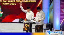 Caption: Cabup dan Cawabup Sampang 02 (H. Slamet Junaidi - Ra Mahfud), dalam sesi debat publik kedua di JTv Surabaya, (dok. regamedianews). 