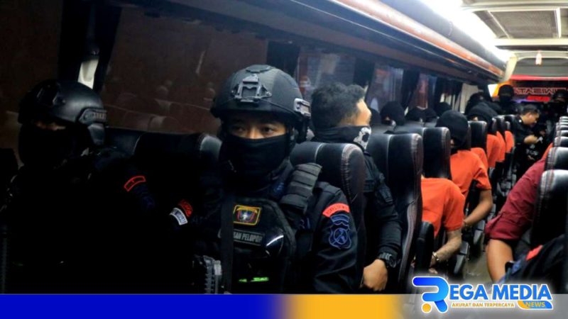 Caption: pemindahan 88 napi narkoba ke Nusakambangan, (dok. regamedianews). 