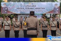 Caption: Kapolres Sampang AKBP Hendro Sukmono pimpin serah terima jabatan perwira yang dimutasi dan dirotasi, (dok. regamedianews). 