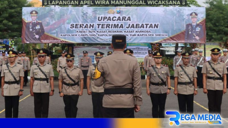 Caption: Kapolres Sampang AKBP Hendro Sukmono pimpin serah terima jabatan perwira yang dimutasi dan dirotasi, (dok. regamedianews). 