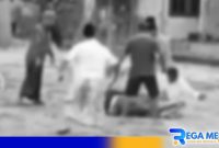 Caption: screenshot video viral aksi pembacokan di Desa Ketapang Laok, (dok. regamedianews). 