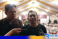 Caption: tim kuasa hukum Cabup dan Cawabup Bangkalan (Lukman-Fauzan) saat diwawancara awak media, (dok. regamedianews). 