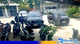 Caption: tampak mobil tim audit Inspektorat Jawa Timur parkir di halaman kampus IAI Nata Sampang, (dok. regamedianews). 