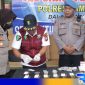 Caption: Waka Polres Sampang (Kompol Hosna), saat cek tes urine anggota Jatanras Satreskrim, (dok. regamedianews). 